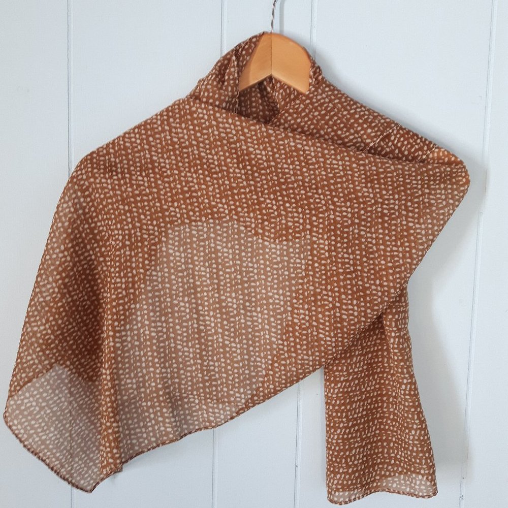 🌸 3 for $20 🌸 NWOT Tan Pattern Lightweight Scarf